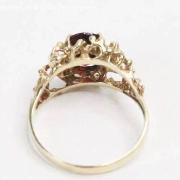 10KP GTR Yellow Gold Garnet w/ Diamond accents Ring Size 8 - Picture 2 of 4